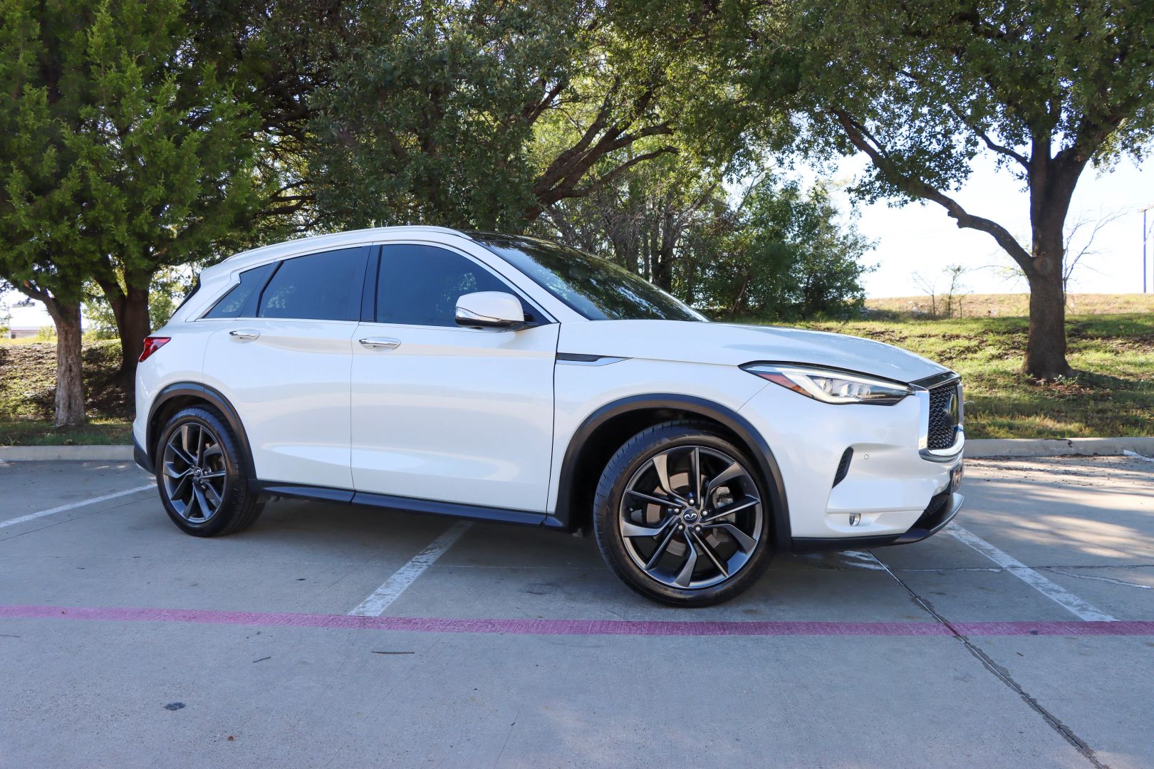 2019 Infiniti QX50 Essential Sport Utility 4D photo 1