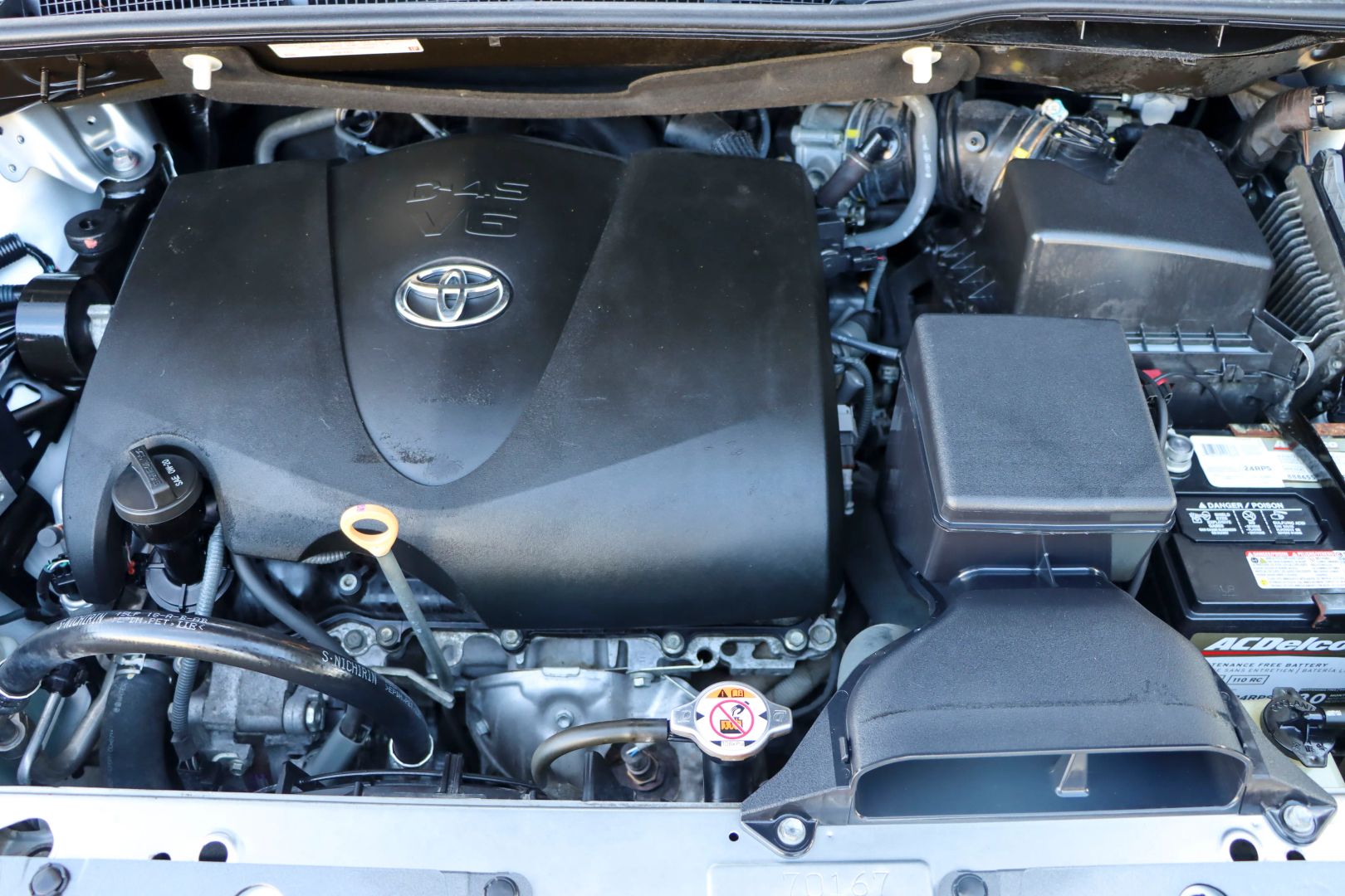 2018 Toyota Sienna XLE Minivan 4D photo 1