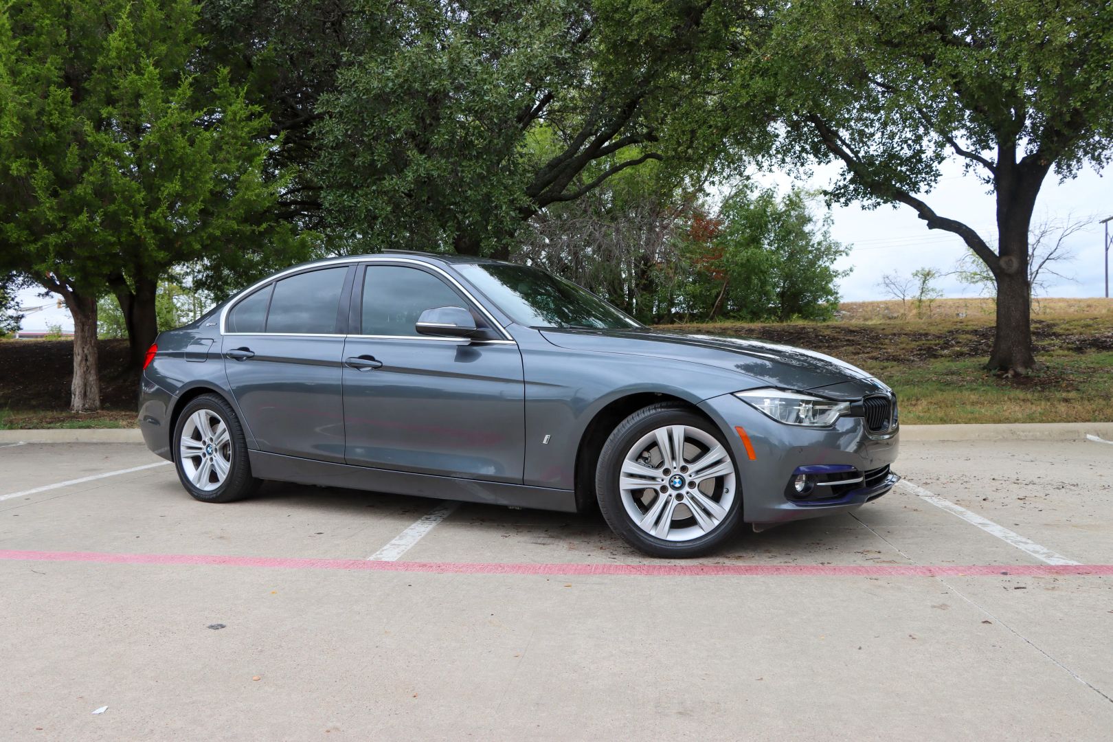 2018 BMW 3 Series 330e iPerformance Sedan 4D photo 1