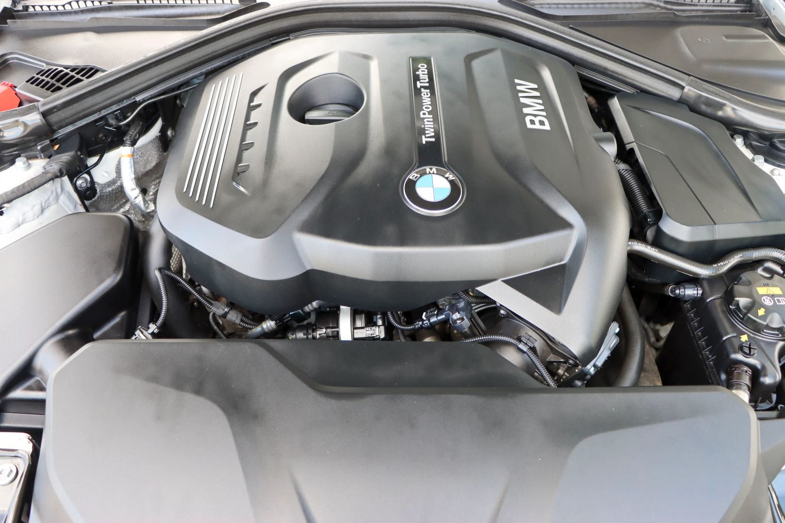 2017 BMW 3 Series 330i Sedan 4D photo 1