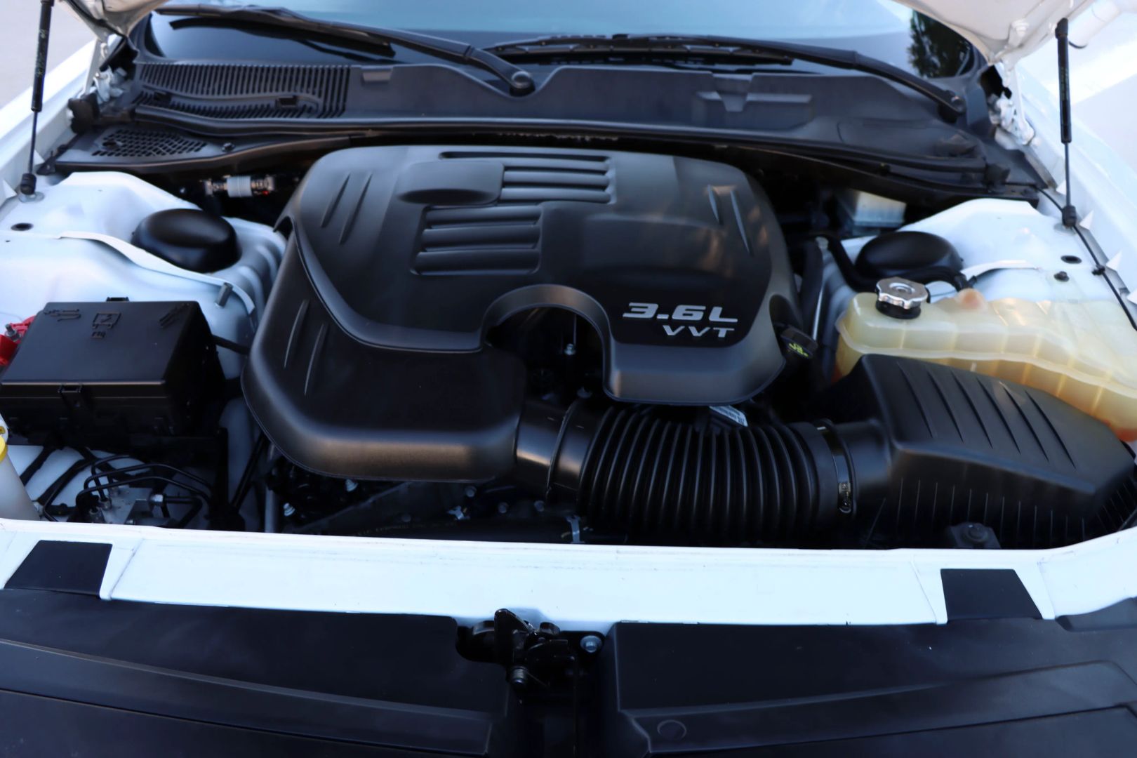 2020 Dodge Challenger SXT Coupe 2D photo 1