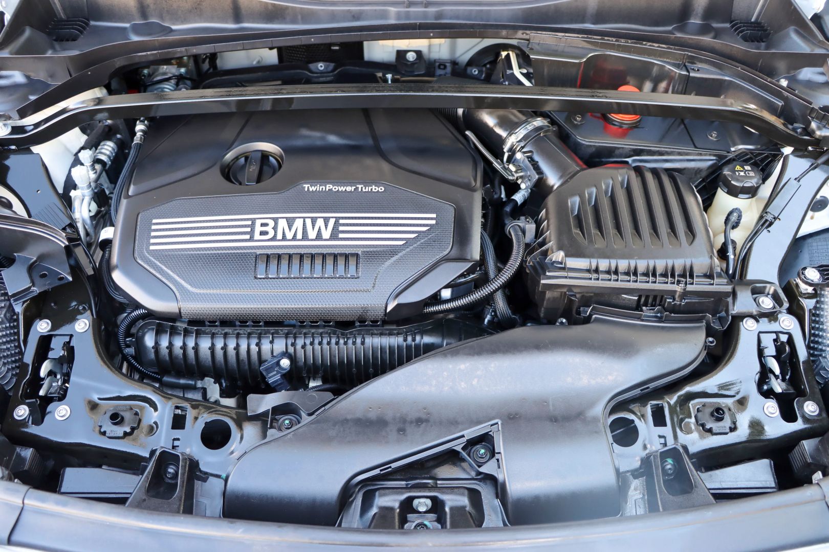 2023 BMW X2 sDrive28i Sport Utility 4D photo 1