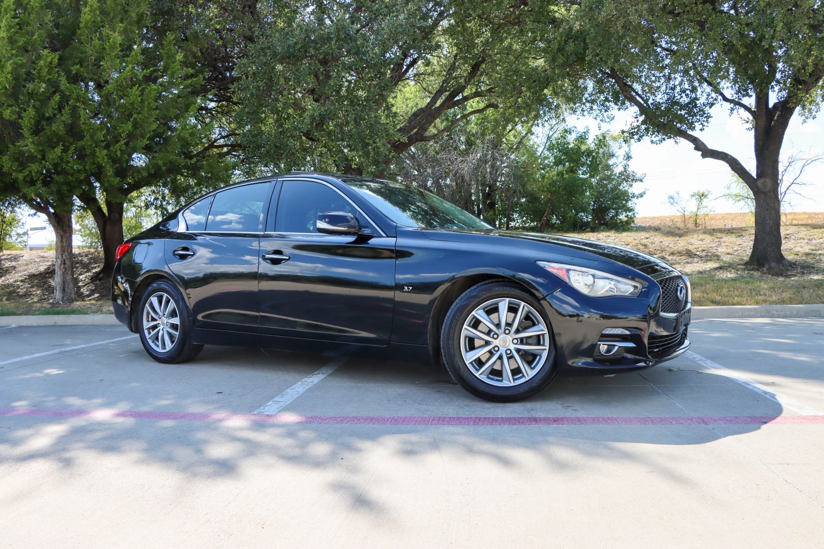 2015 Infiniti Q50 3.7 Premium Sedan 4D photo 1