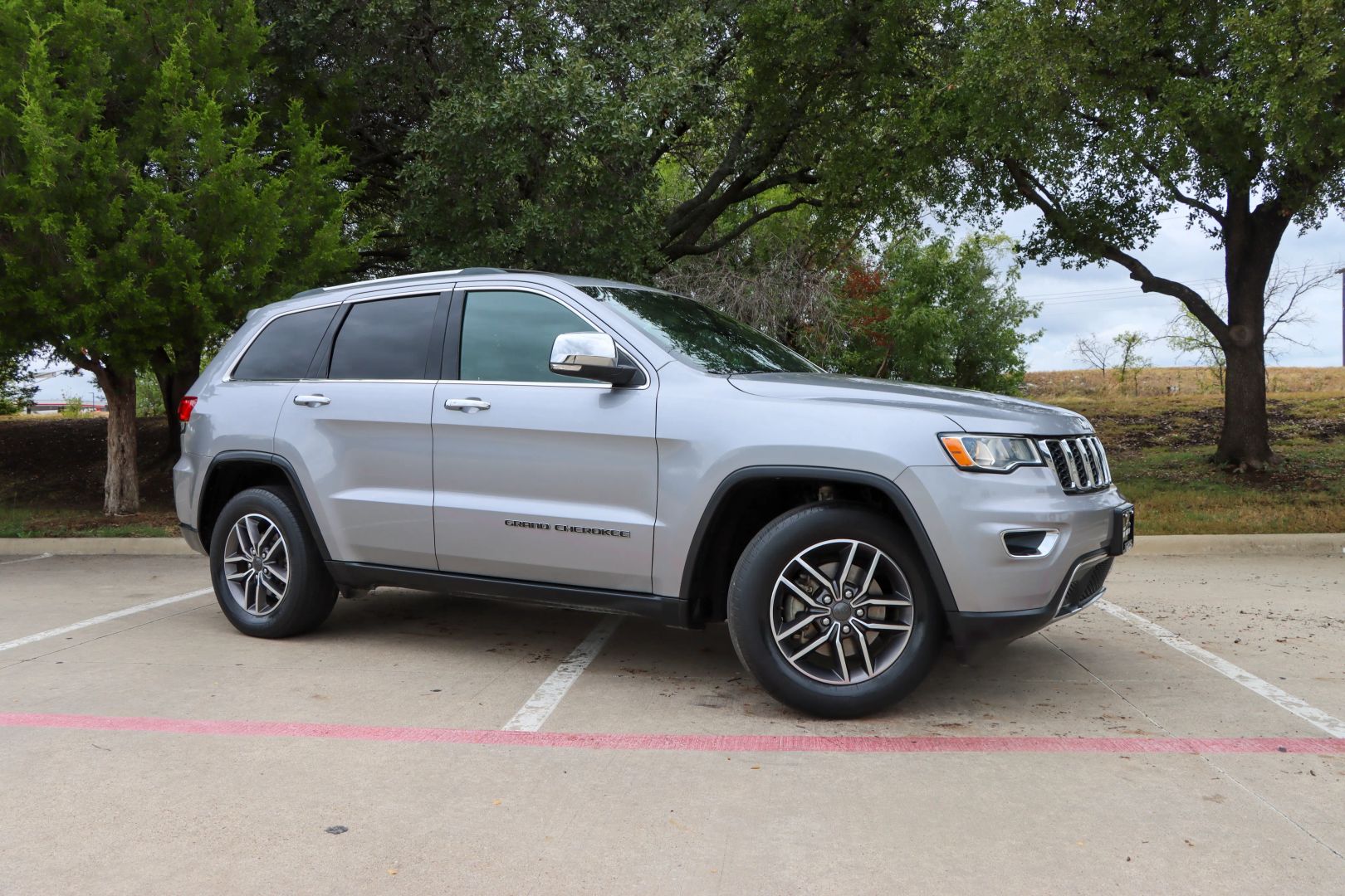 2020 Jeep Grand Cherokee Limited Sport Utility 4D photo 1