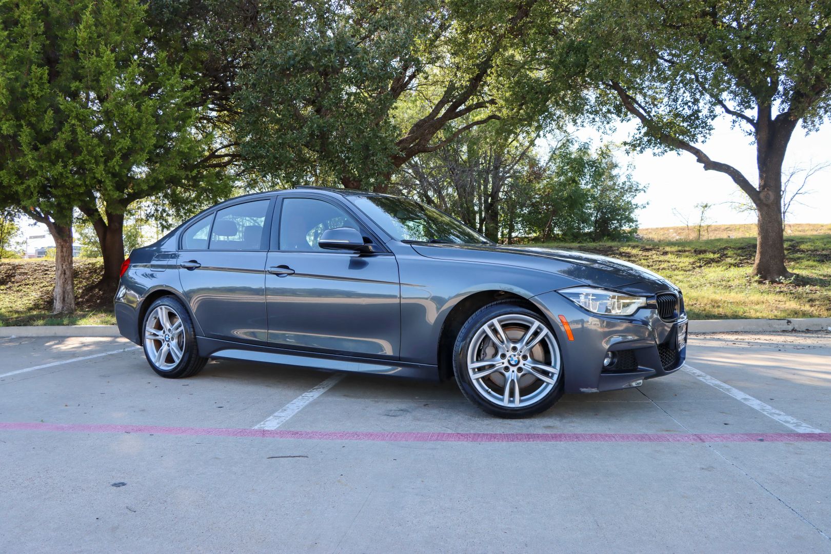2018 BMW 3 Series 330i xDrive Sedan 4D photo 1