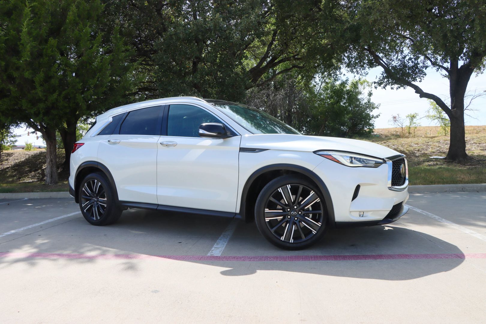 2021 Infiniti QX50 Luxe Sport Utility 4D photo 1