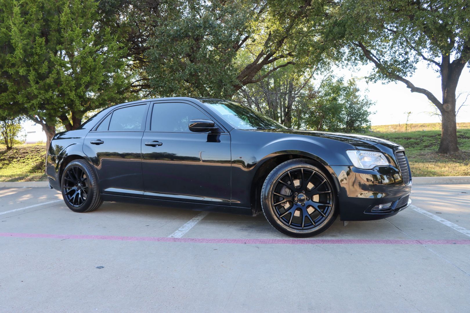 2019 Chrysler 300 300C Sedan 4D photo 1