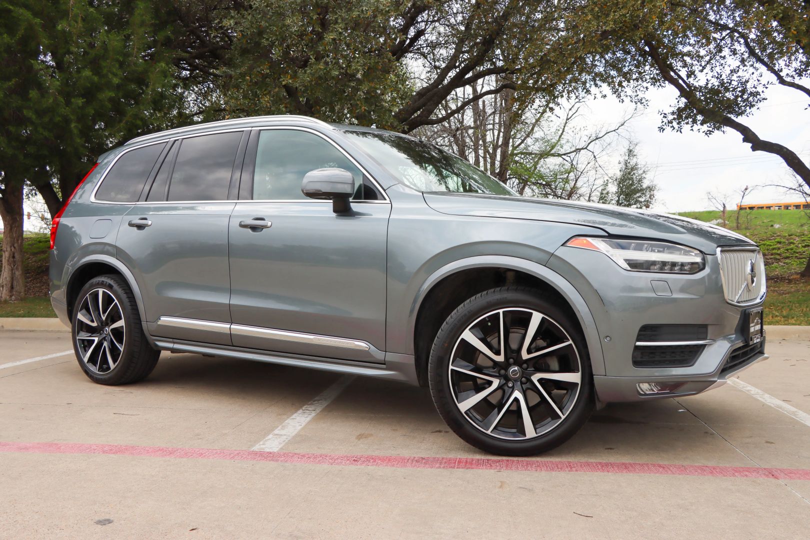 2019 Volvo XC90 T6 Inscription Sport Utility 4D photo 1
