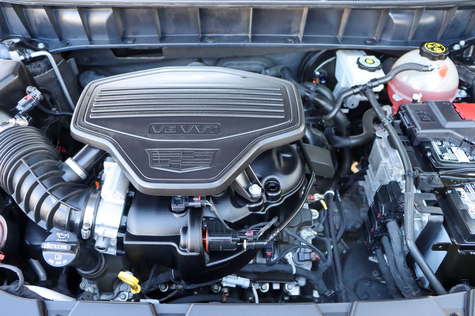 2019 Cadillac XT5 Sport Utility 4D photo 1