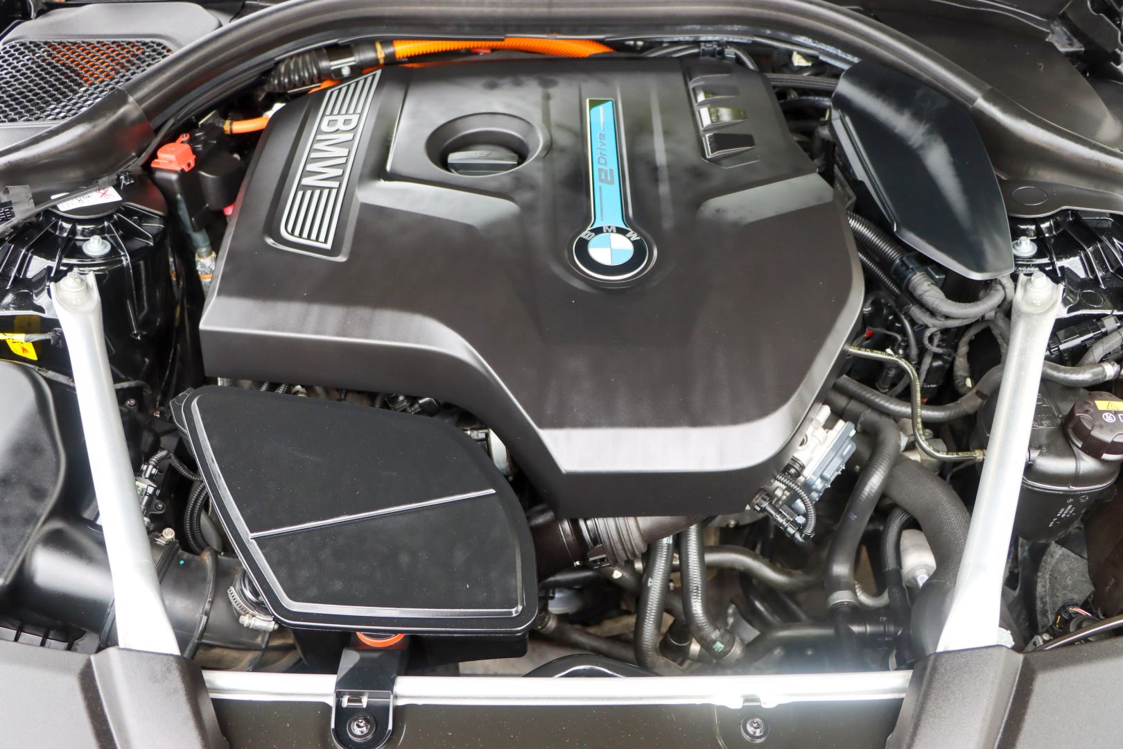2018 BMW 5 Series 530e iPerformance Sedan 4D photo 1