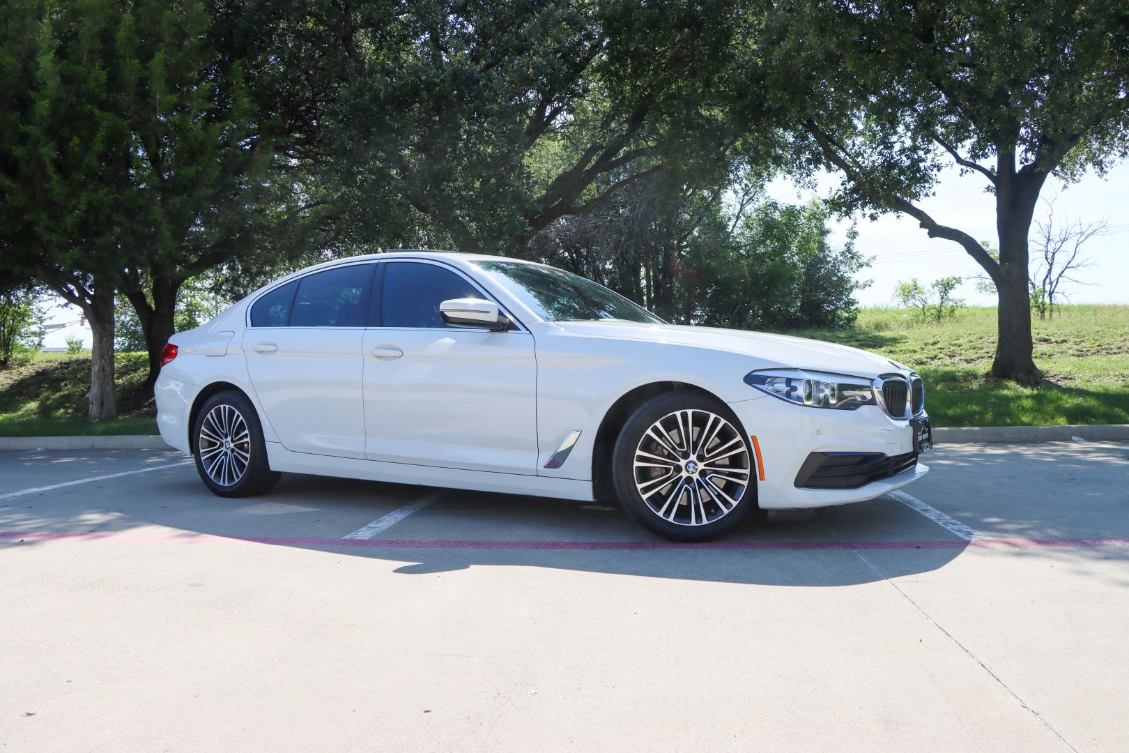 2019 BMW 5 Series 530i Sedan 4D photo 1