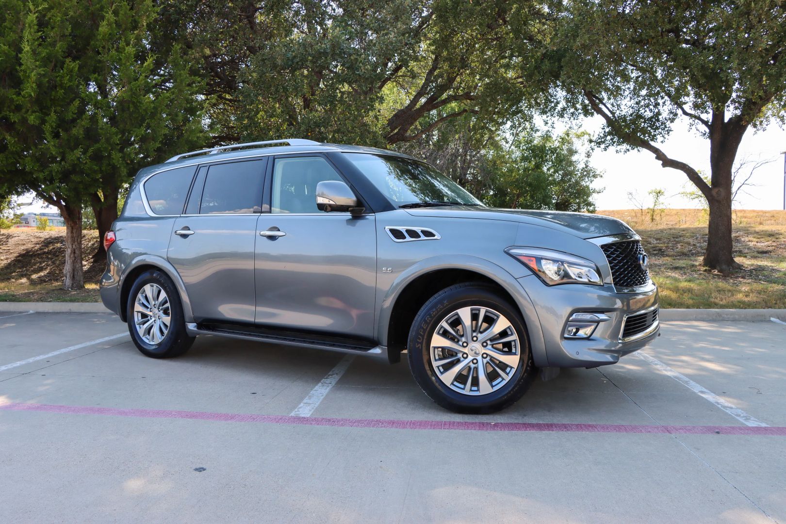 2017 Infiniti QX80 Sport Utility 4D photo 1