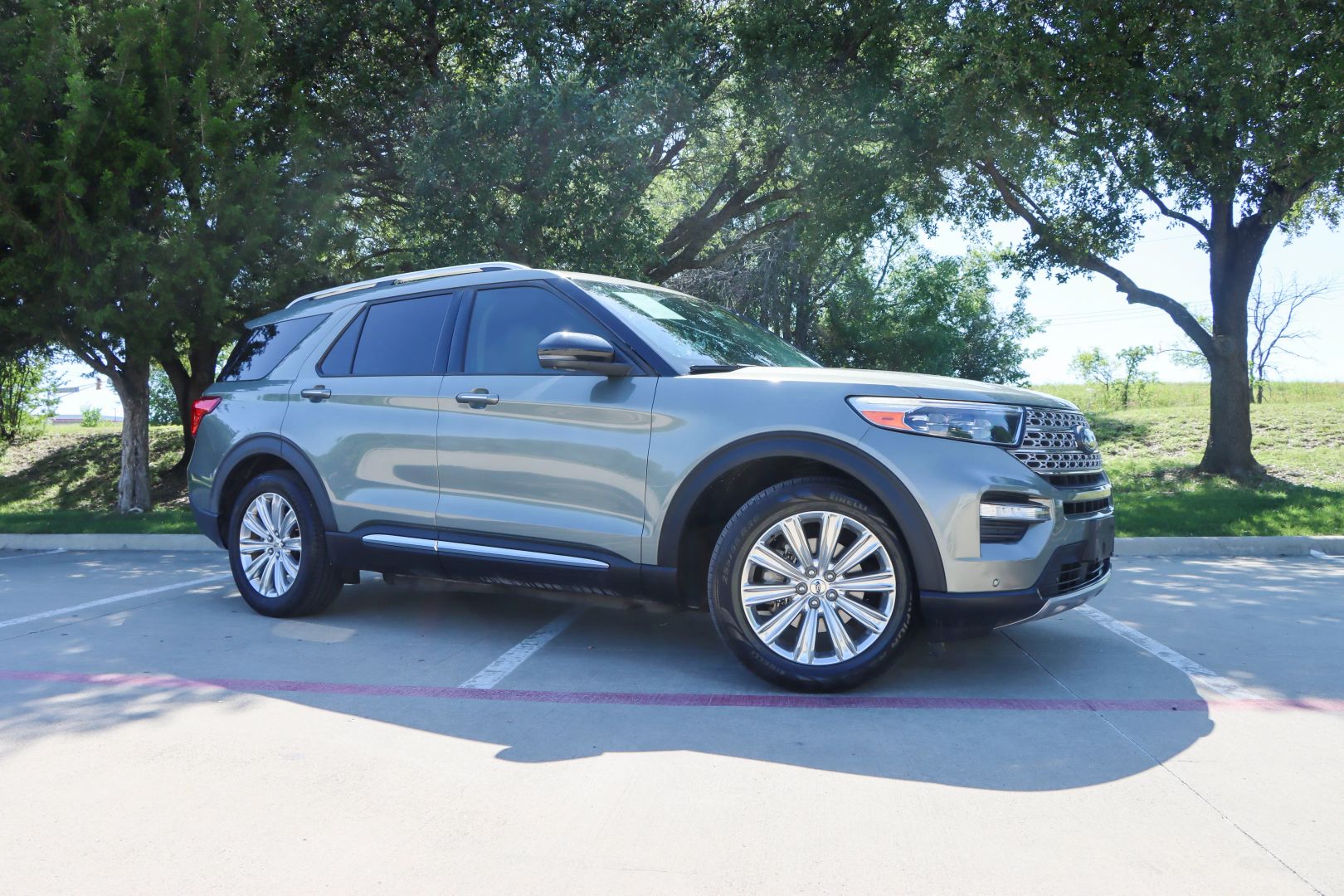 2020 Ford Explorer Limited Sport Utility 4D photo 1