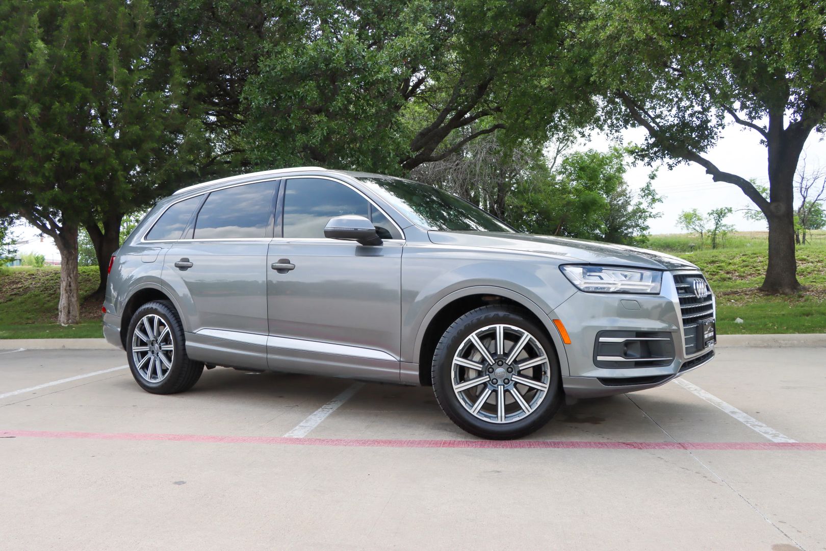 2018 Audi Q7 3.0T Prestige Sport Utility 4D photo 1