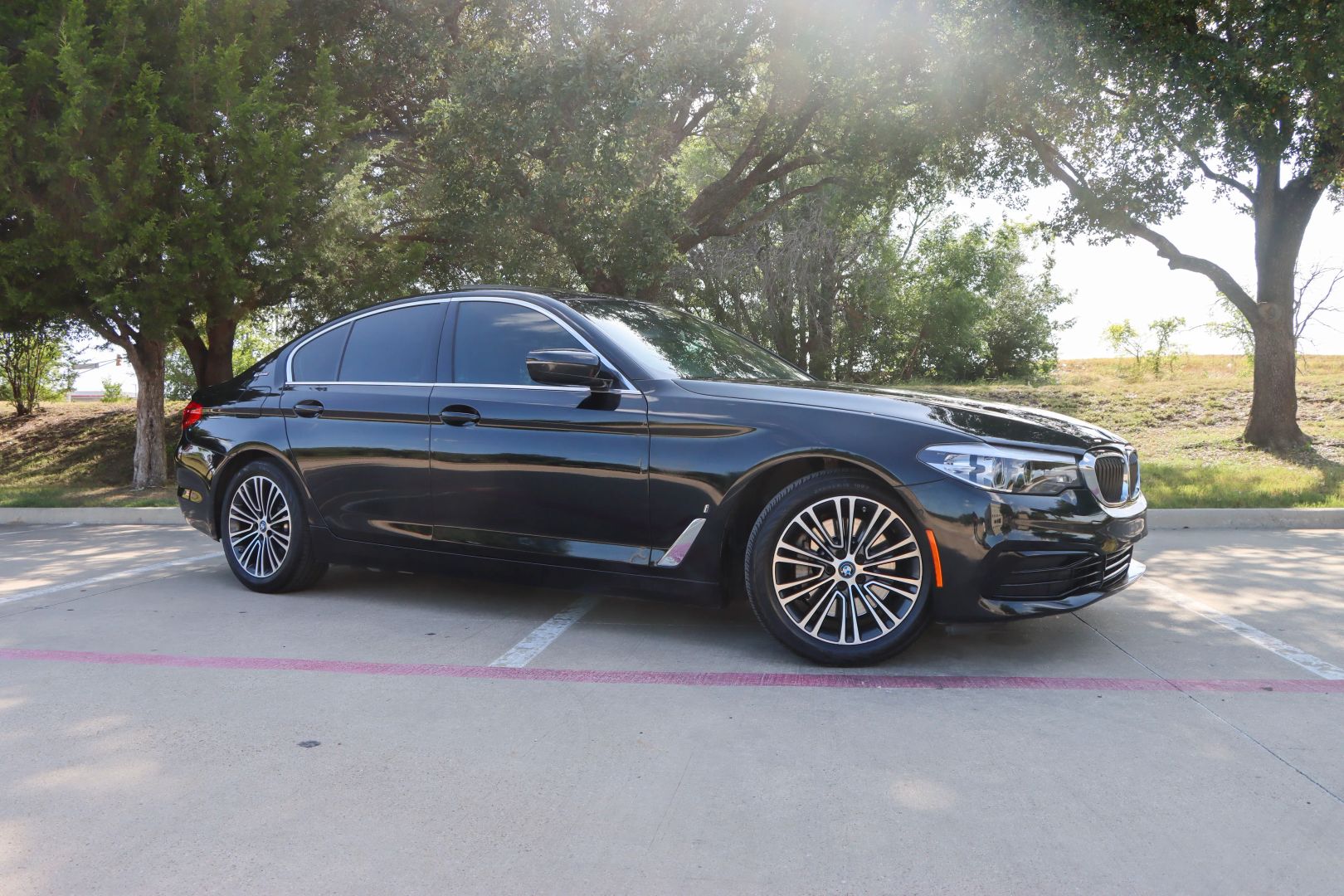 2019 BMW 5 Series 530e iPerformance Sedan 4D photo 1